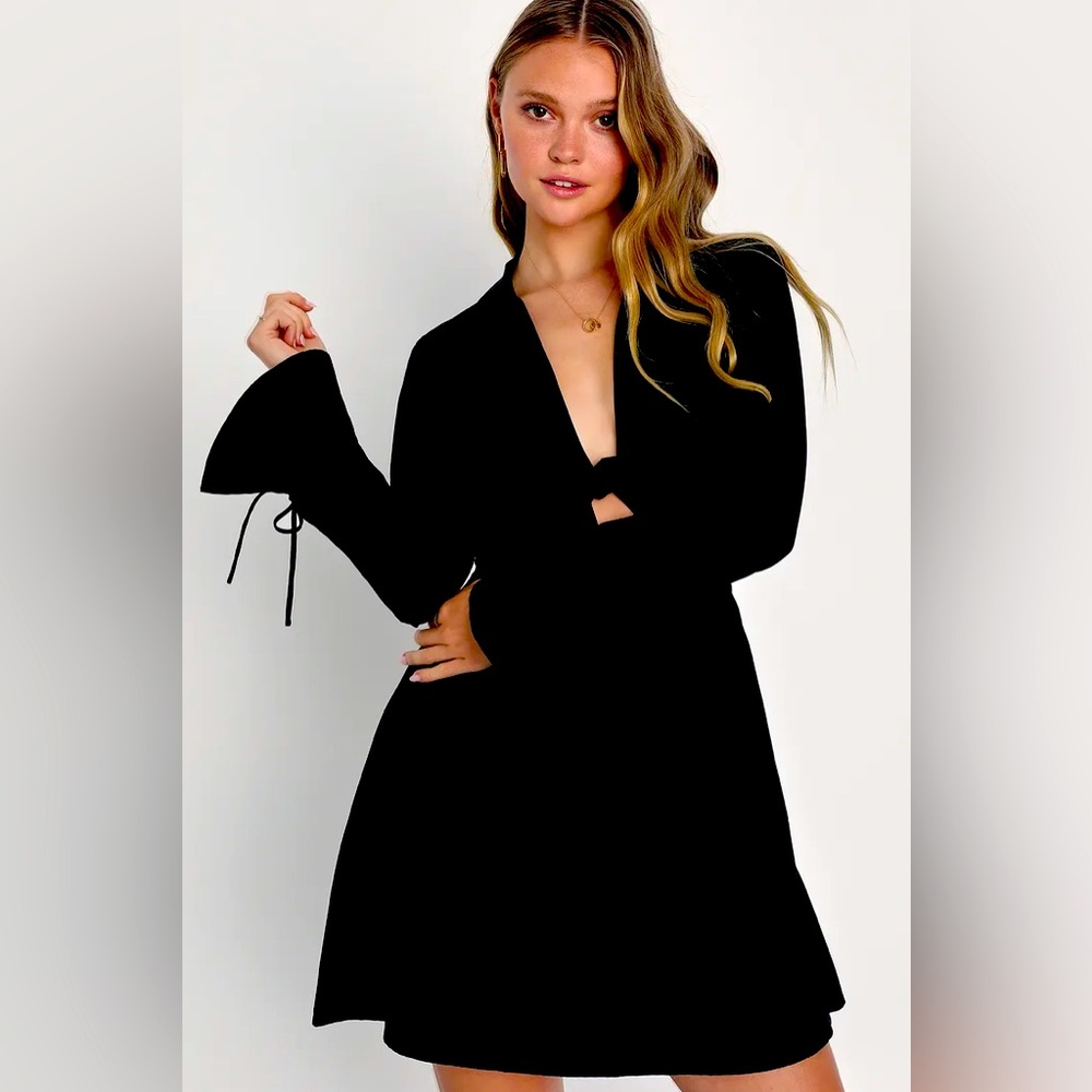 NWT Lulu’s always intriguing tie front long sleeve mini - Picture 2 of 4